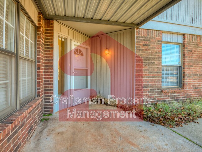 Building Photo - 2708 Silvertree Dr