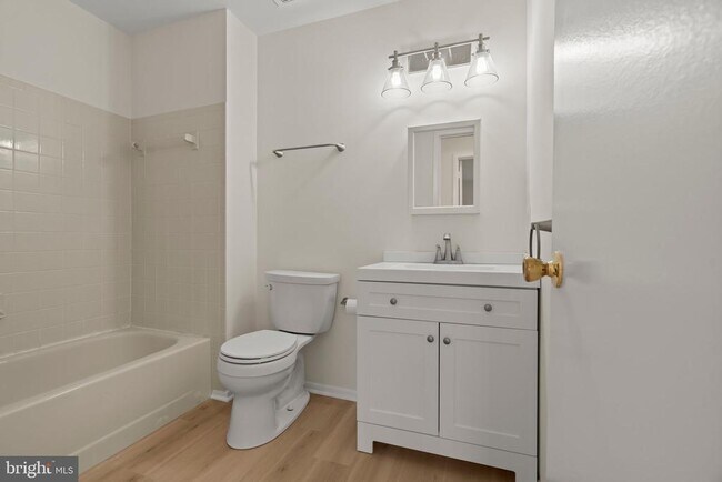 Building Photo - 330B Delancey Pl