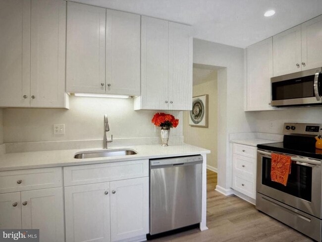 Building Photo - 3039 Mission Square Dr