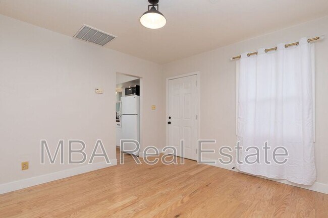 Building Photo - 1342 W Monroe St