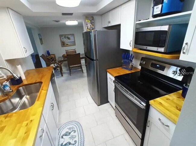 Building Photo - 305 Hammock Terrace