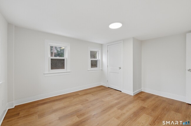 Building Photo - 96 W Main St