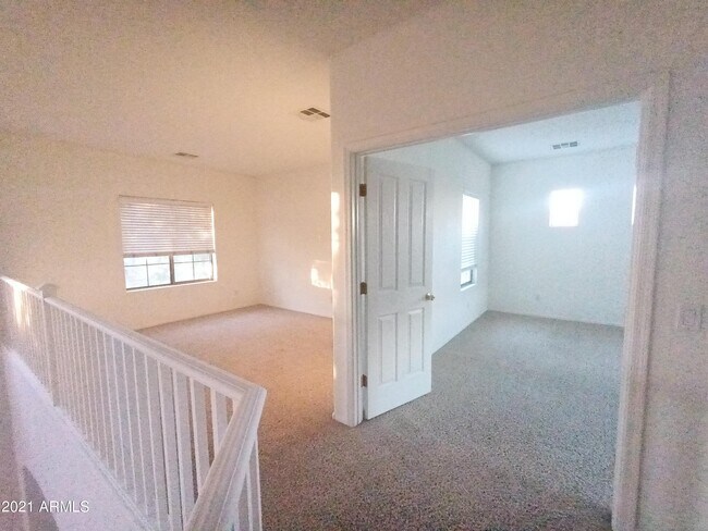 Building Photo - 1280 E Canyon Creek Dr
