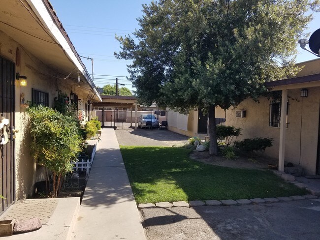 Building Photo - 3030 E Olive Ave