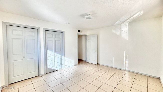 Building Photo - 2717 Idalia Ave