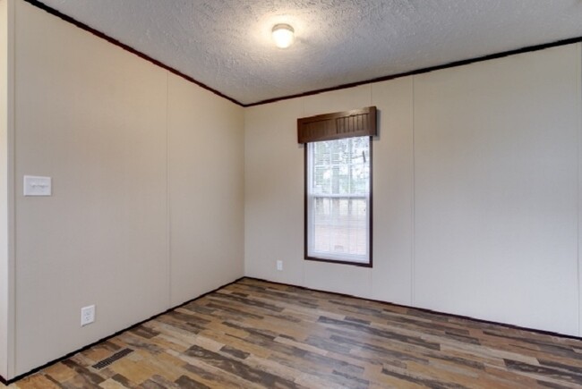 Building Photo - 106 Luart Dr