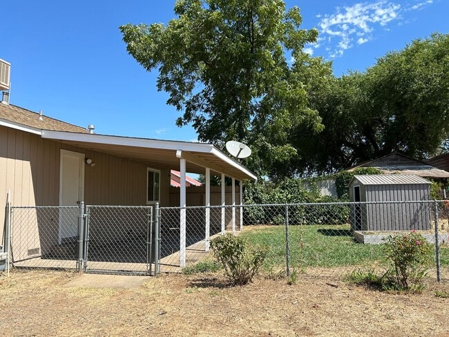 Building Photo - 5233 Wyandotte Ave
