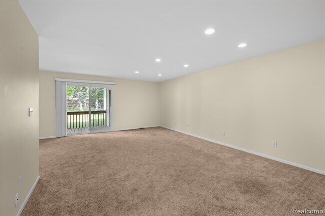 Building Photo - 4911 Oak Hill Dr
