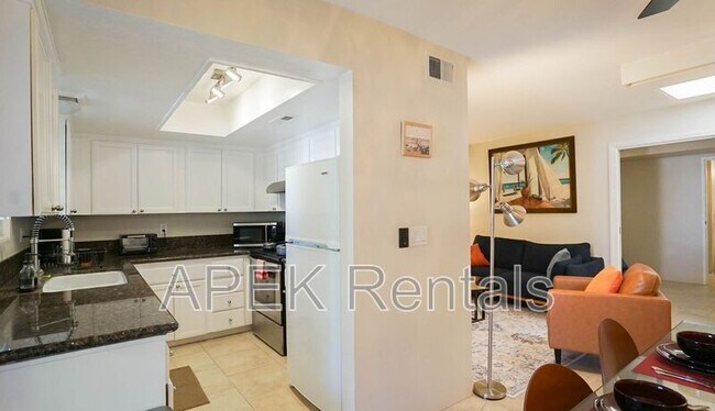 Building Photo - 5301 E Waverly Dr