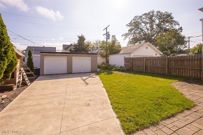 Building Photo - 2083 Chesterland Ave