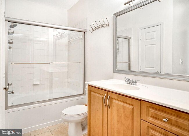Building Photo - 12921 Centre Park Cir