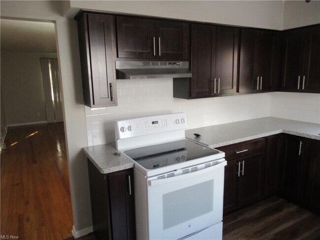 Building Photo - 535 Heather Ln