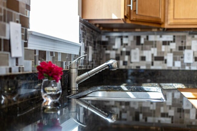 Building Photo - Liberty Square Townhouse with Upgrades!