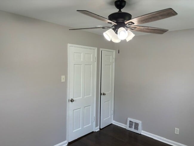 Building Photo - Beautifully rehabbed bungalow in Universit...