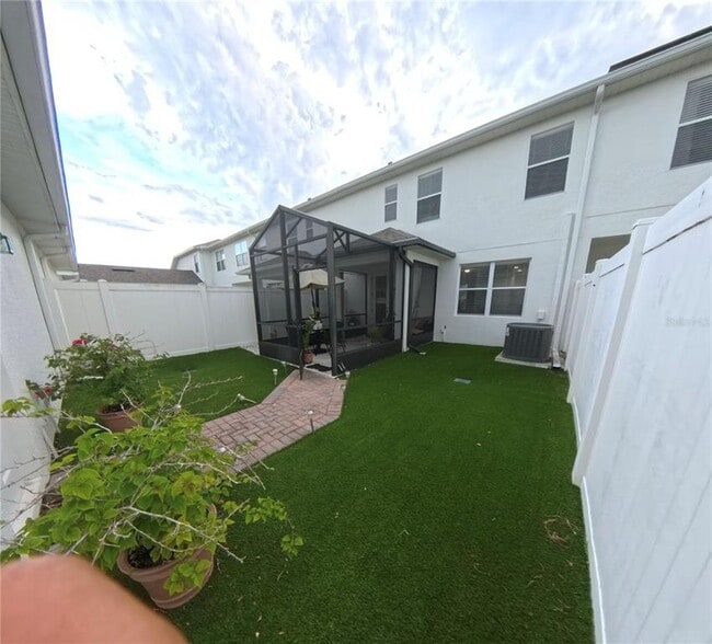 Building Photo - 14731 Peekskill Dr