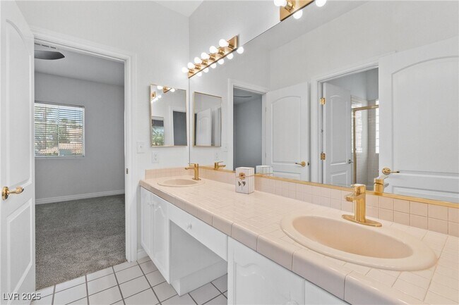 Building Photo - 3004 Sun Lake Dr