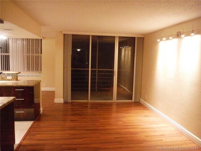 Building Photo - 2 bedroom in Davie FL 33324