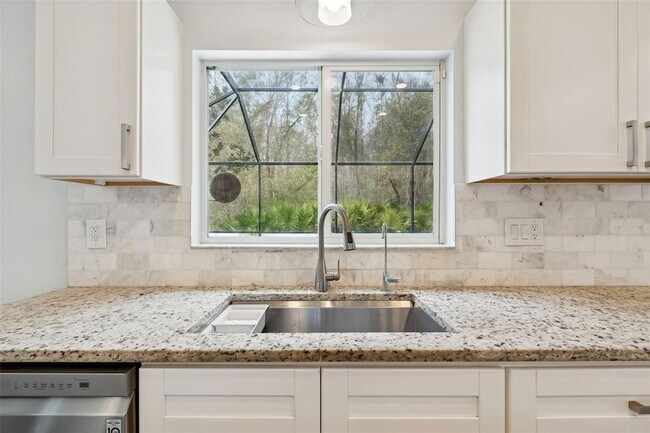 Building Photo - 18154 Sandy Pointe Dr