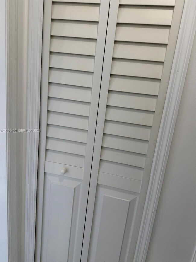 Building Photo - 2900 SE 12th Rd