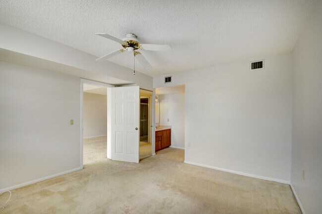 Building Photo - 3520 Whitehall Dr