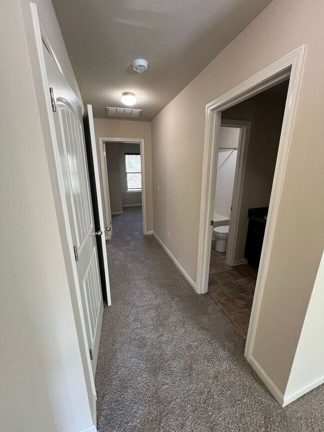 Building Photo - Beautiful 3-Bedroom, 2.5-Bath Home in Established Community!