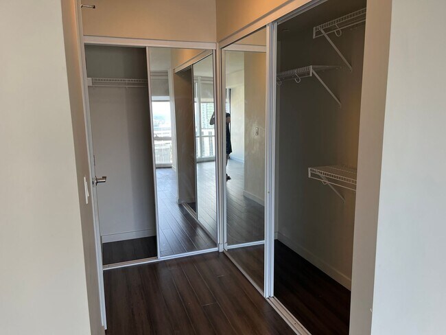 Building Photo - Moana Pacific (Honolulu/Ala Moana) 2 bedroom + den with central AC and 2 covered parking