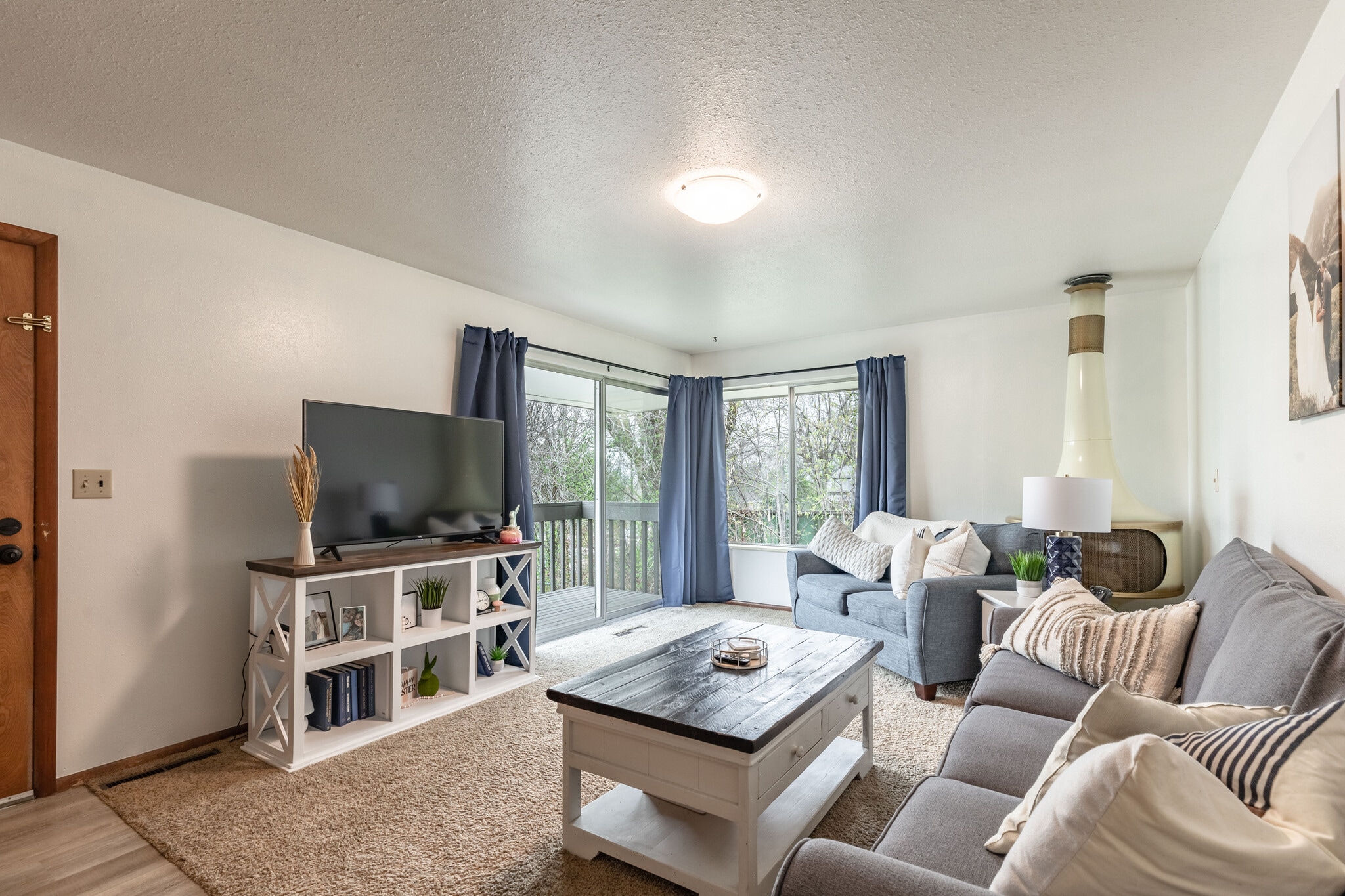 Family Room - 815 Orchard Dr