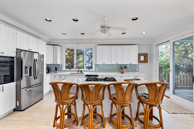 Building Photo - Hawaii Life Presents Modern Mokuleia Beach...