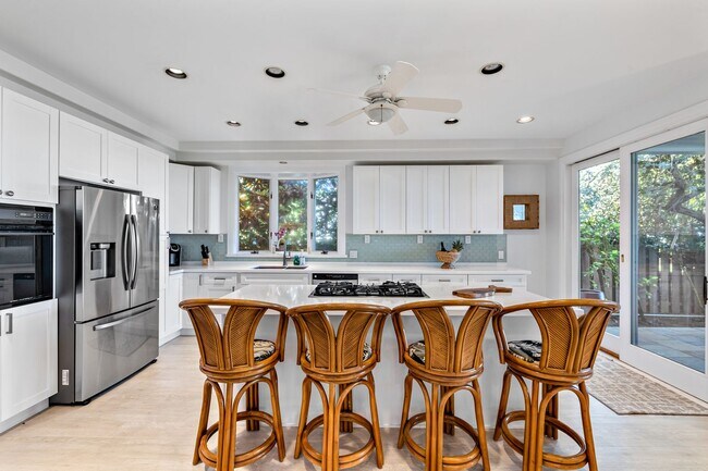 Building Photo - Hawaii Life Presents Modern Mokuleia Beachfront Luxury 4 bedroom 3 Bath