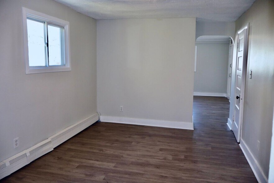 Building Photo - 39 Mead, 1