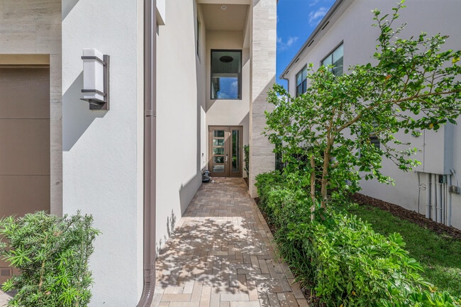 Building Photo - 8283 Royal County Down Rd