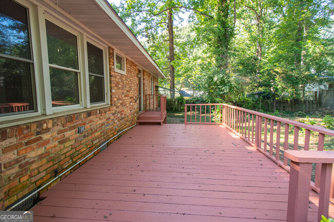 Building Photo - 1005 College Station Rd