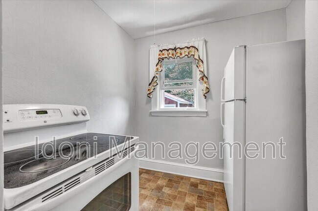 Building Photo - 14 Ridgefield St