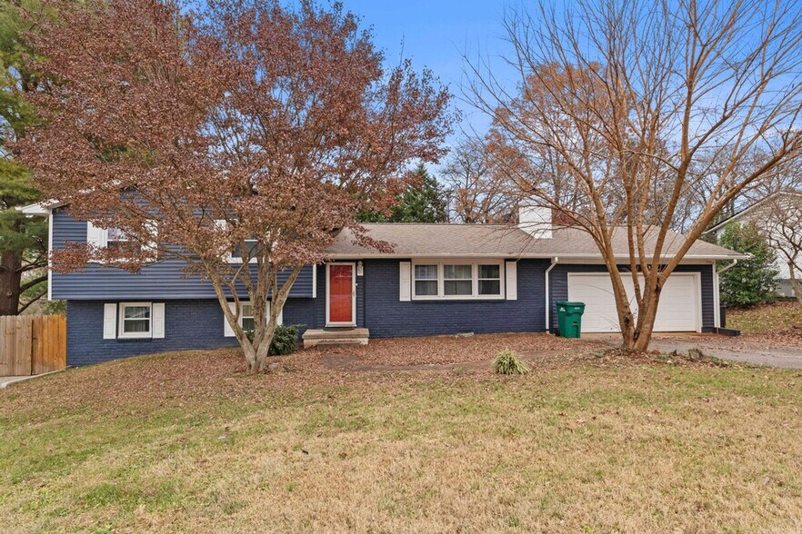 Building Photo - 218 Brandon Rd