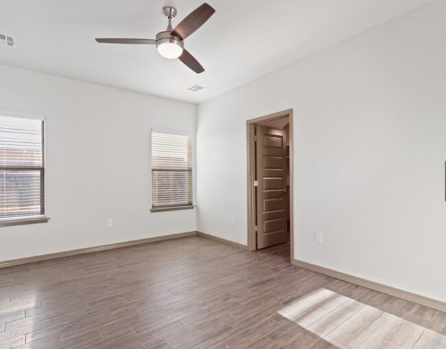 Building Photo - Brand New Townhome, offering $400.00 off the first months rent for units with a signed lease star...
