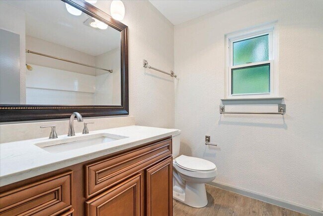 Building Photo - 2302 Berkett Dr