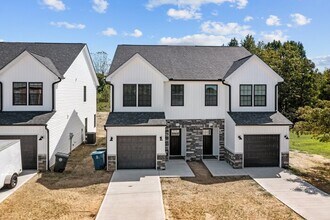 Building Photo - Salisbury Townhome w/ Garage