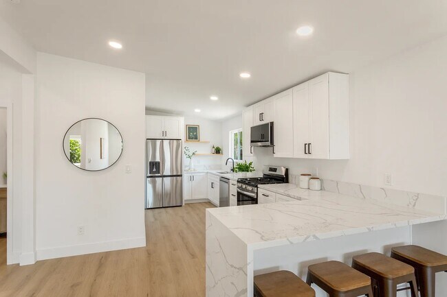 Building Photo - 820 Iris Ave