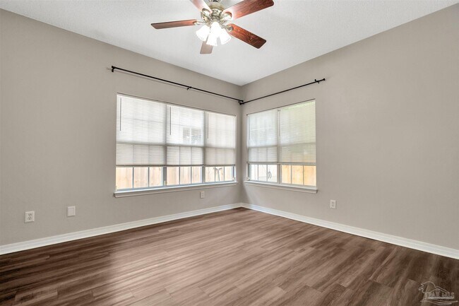 Building Photo - 208 Wildflower Ln