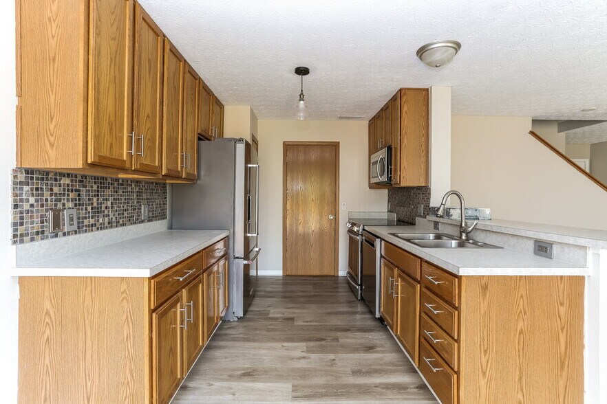 Building Photo - 6862 Spring Bloom Dr