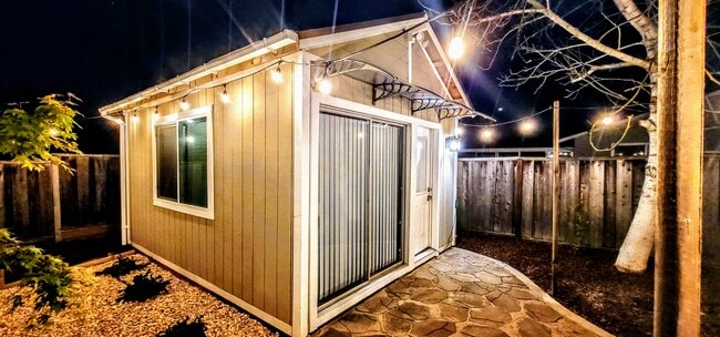 Building Photo - 40825 Robin St