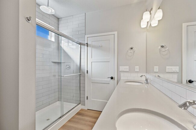 Building Photo - 6931 Dubuis Dr