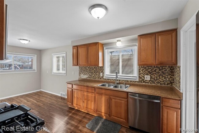 Building Photo - 4114 Lincoln Blvd