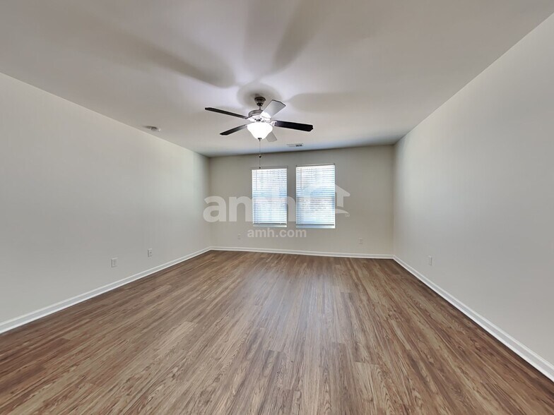 Building Photo - 115 Orion Way