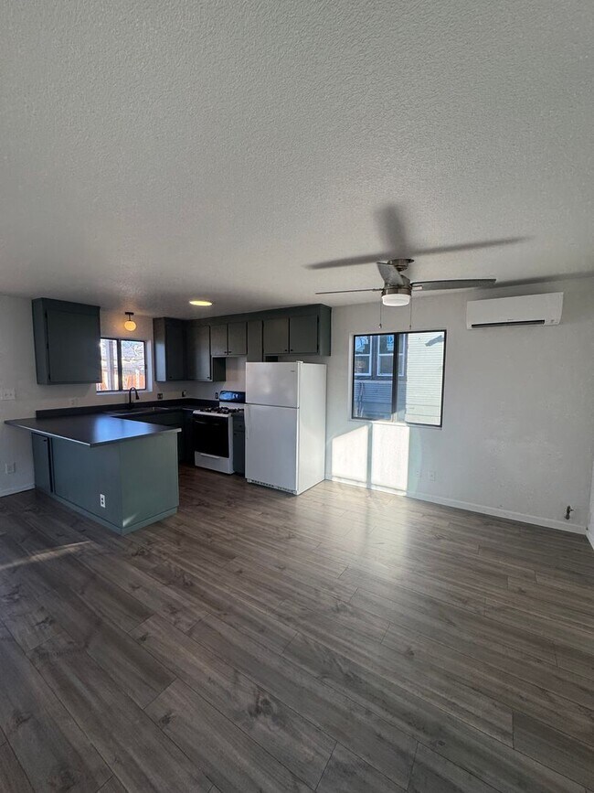 Building Photo - 1456 Magnolia Ave