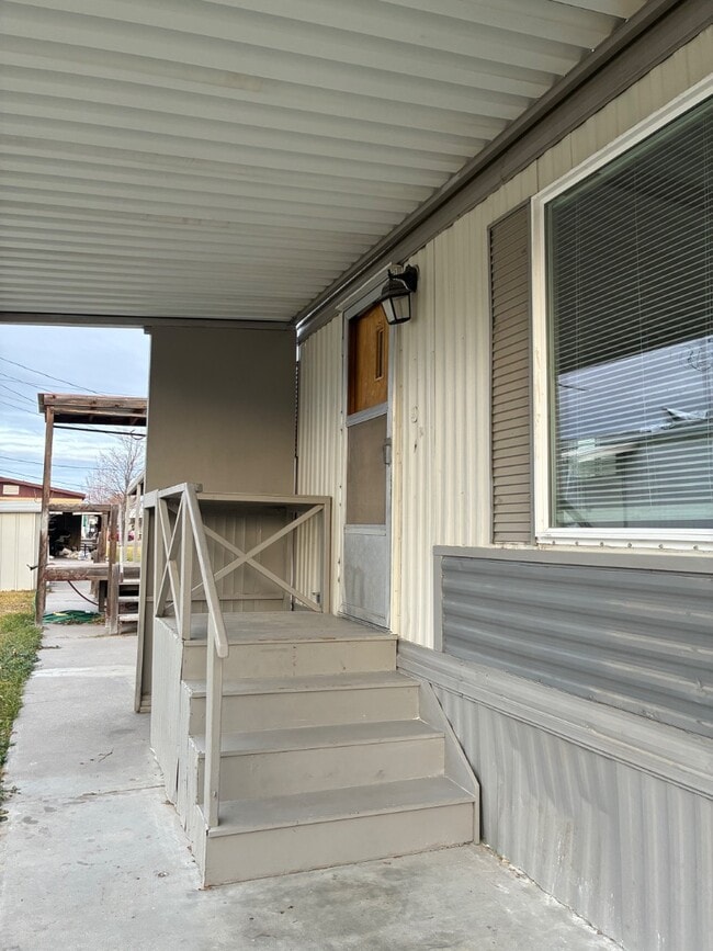 Building Photo - 511 S H St