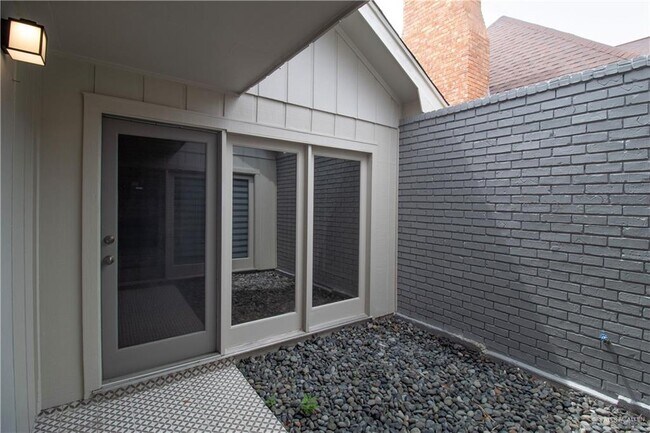 Building Photo - 5404 N 5th St