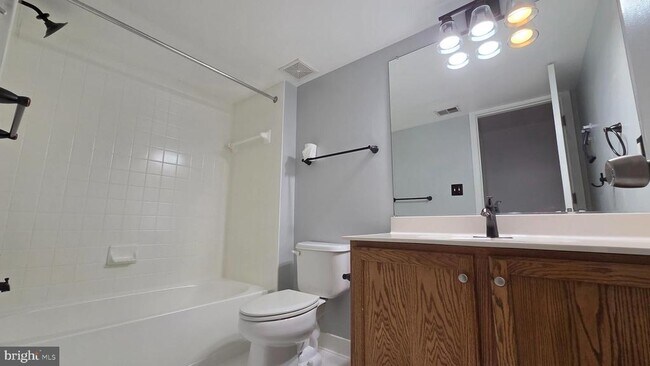 Building Photo - 7659 Shuttington Dr