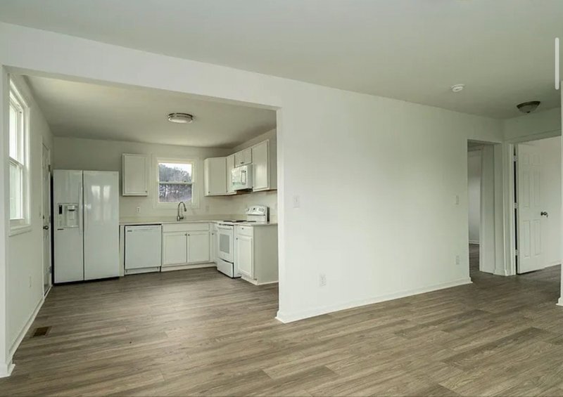 Building Photo - 421 Pineville Rd