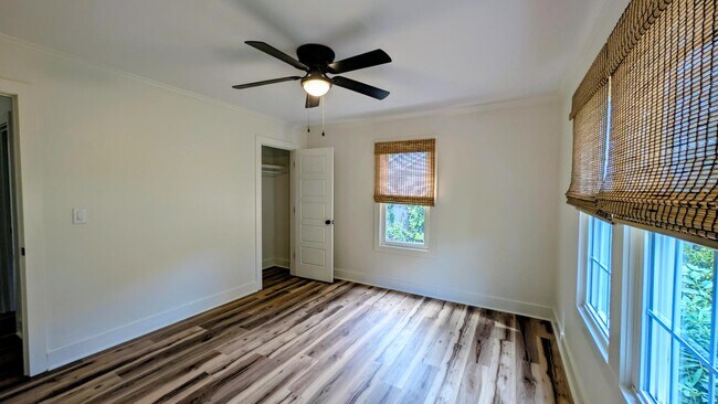 Building Photo - 126 E Wilburn Ave